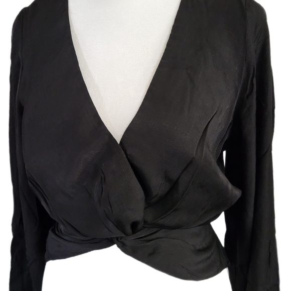 NWT MinkPink Harper Twist Blouse in black, Sz Small, cropped, long sleeve v-neck - Picture 7 of 12